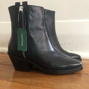 NWT Simons leather ankle boots with square toe- size 36
